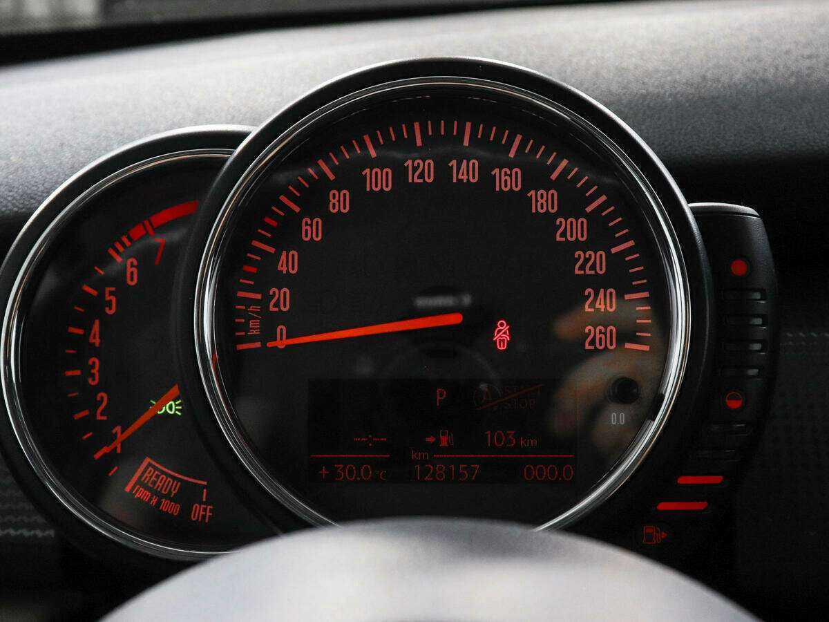 Mini Hatch с пробегом — 2015 год. Фото: #10