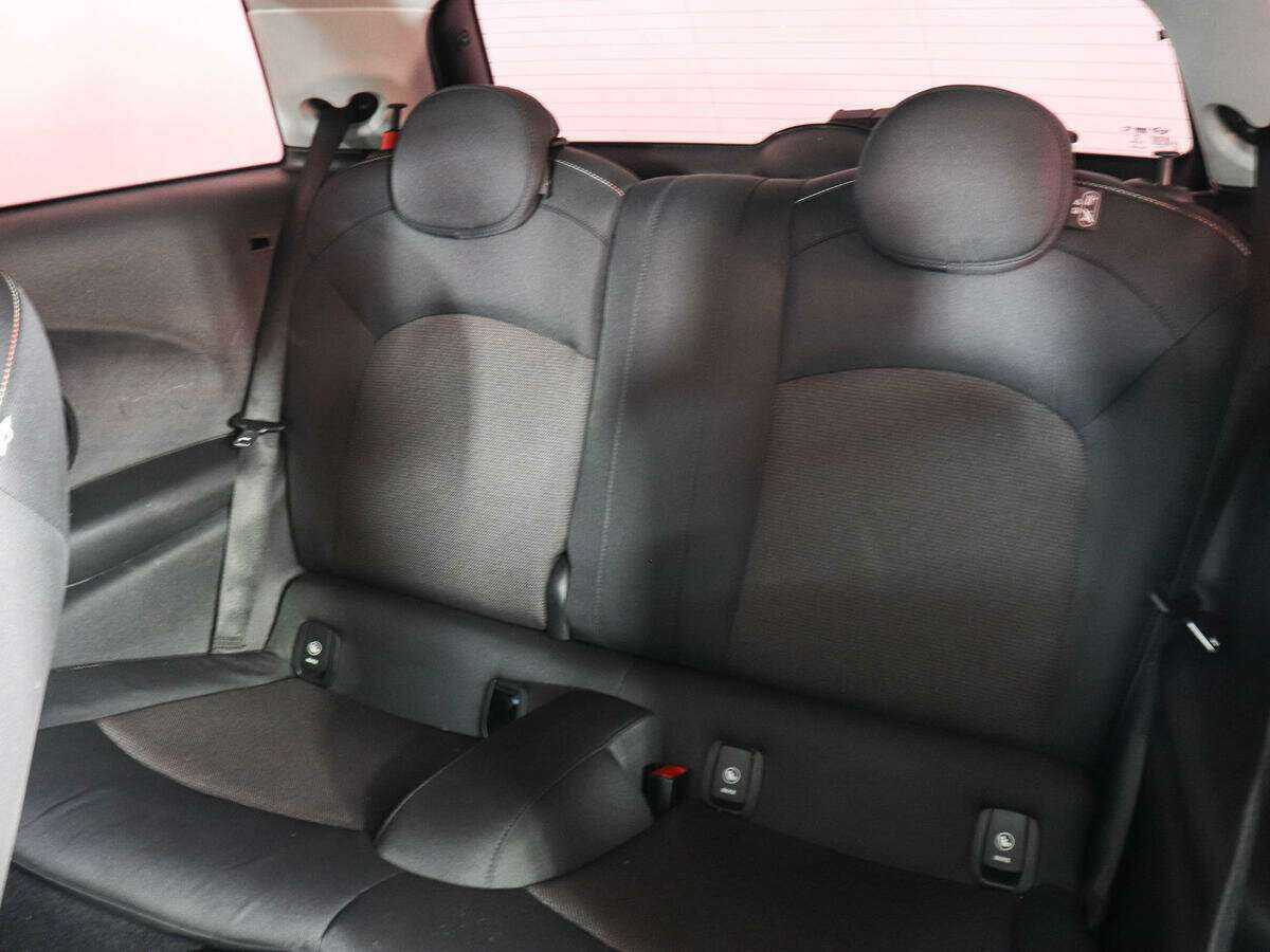 Mini Hatch с пробегом — 2015 год. Фото: #11