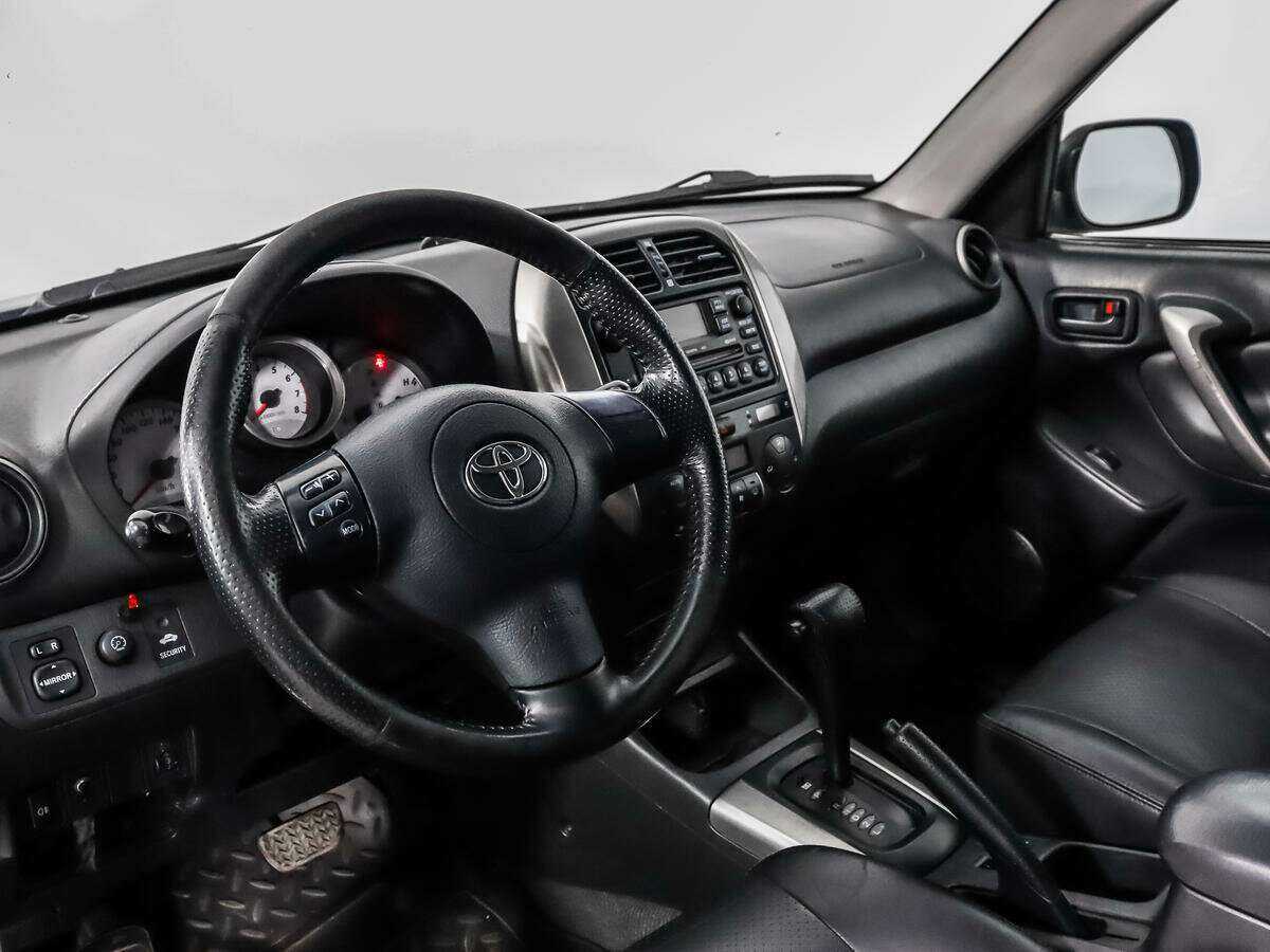 Toyota RAV4 с пробегом — 2005 год. Фото: #8