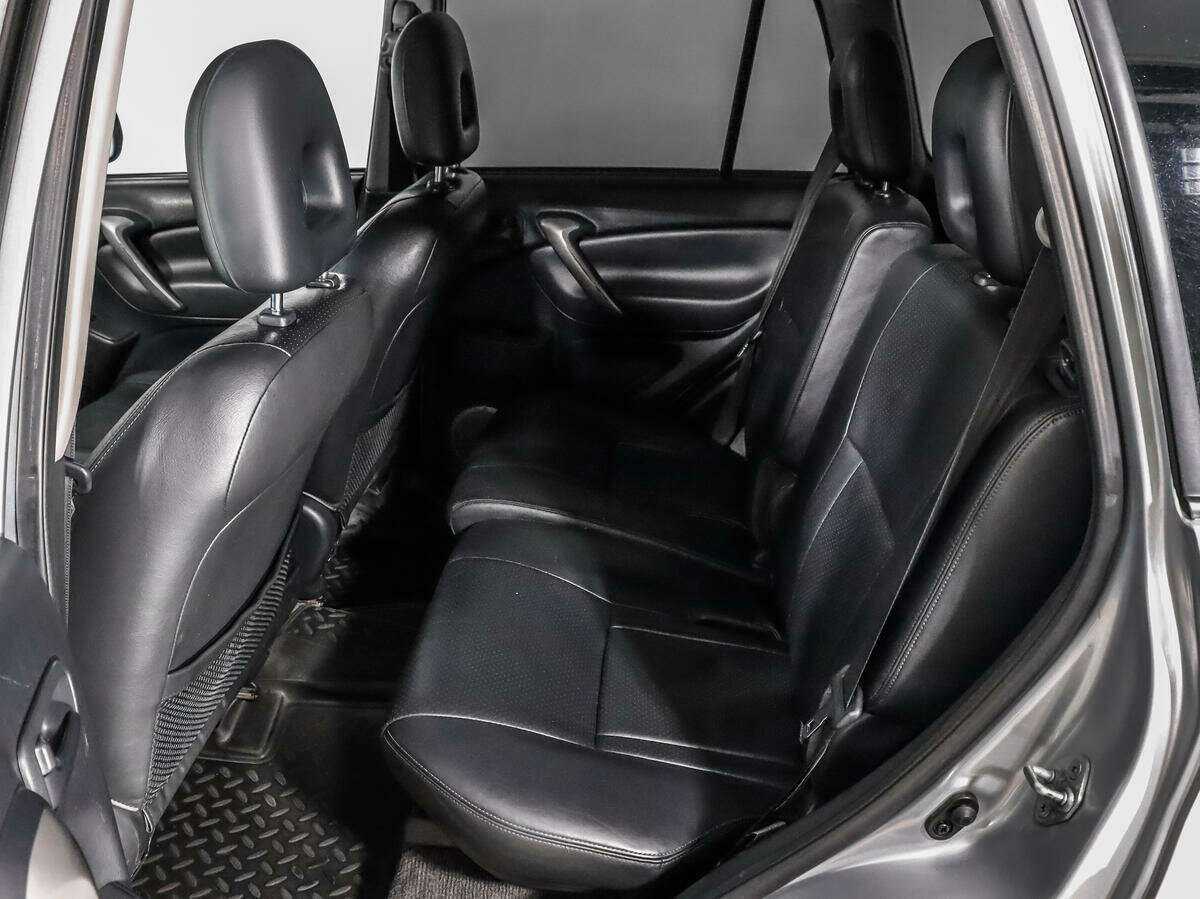 Toyota RAV4 с пробегом — 2005 год. Фото: #9