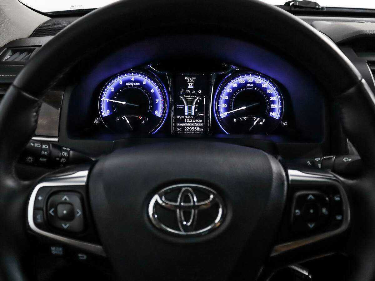 Toyota Camry с пробегом — 2016 год. Фото: #17