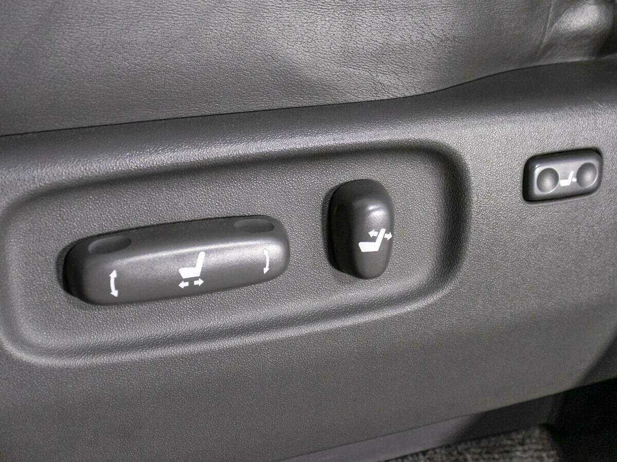 Toyota Land Cruiser Prado с пробегом — 2007 год. Фото: #16