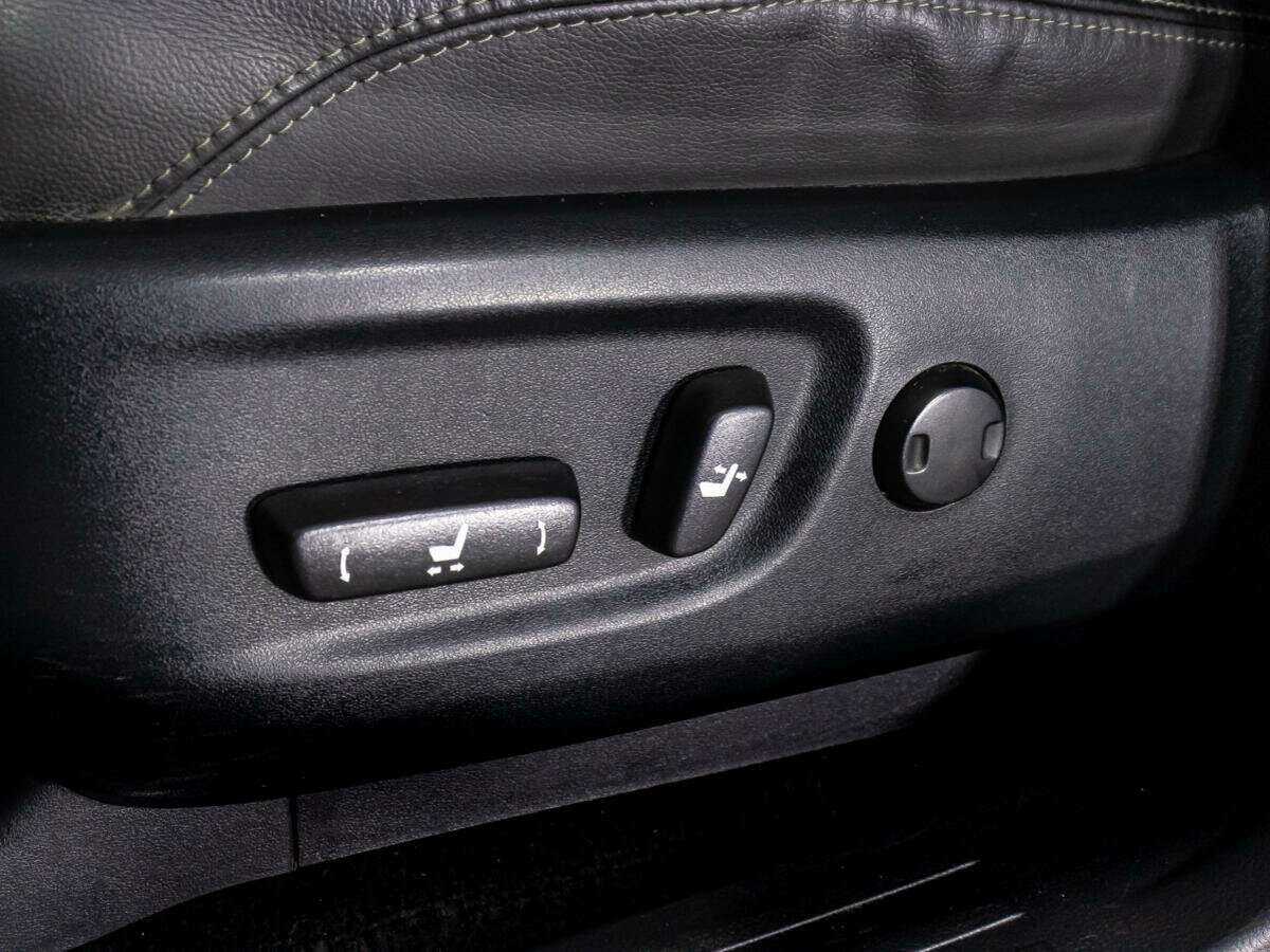 Toyota Land Cruiser Prado с пробегом — 2015 год. Фото: #15