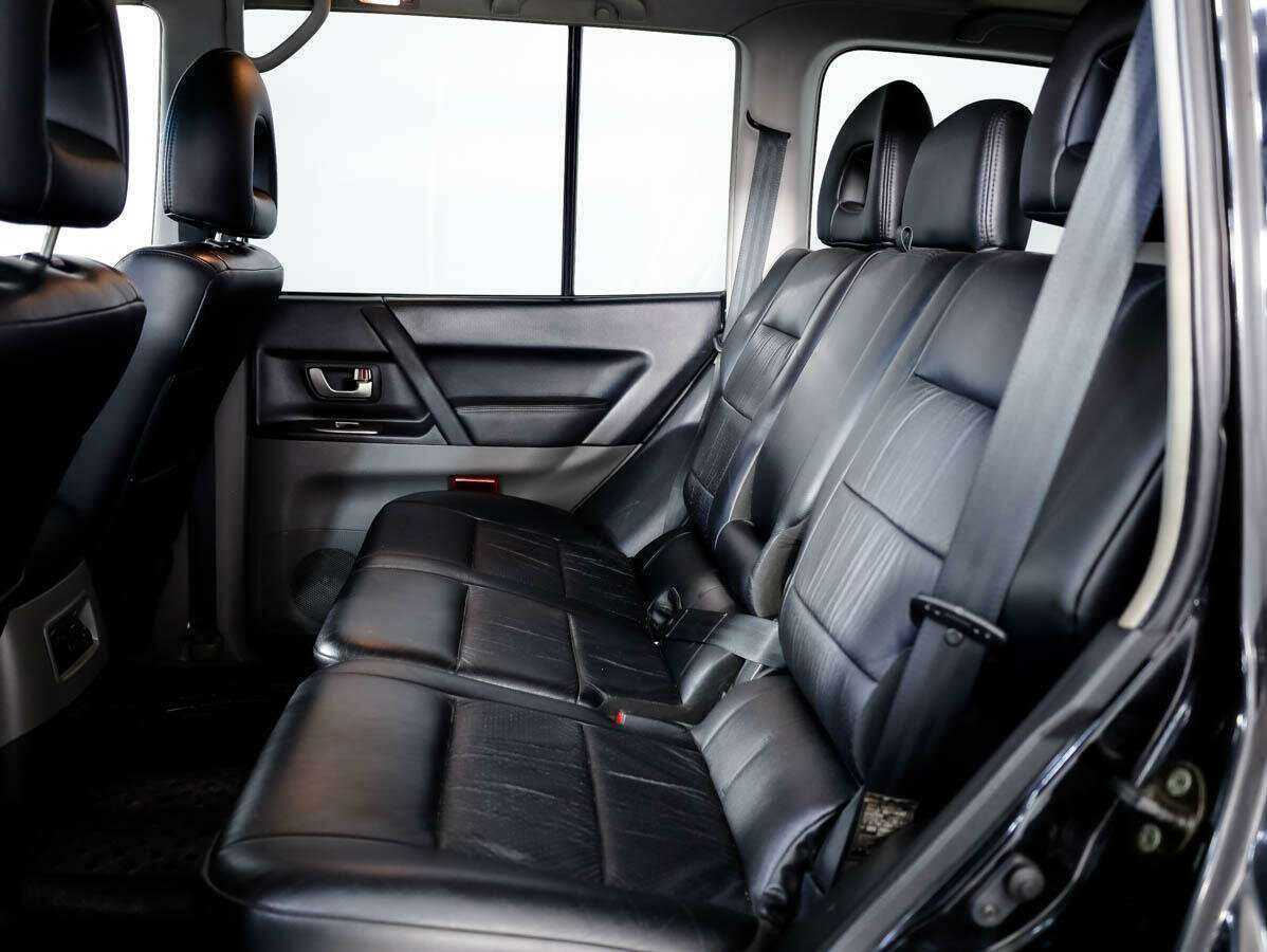 Mitsubishi Pajero с пробегом — 2003 год. Фото: #9