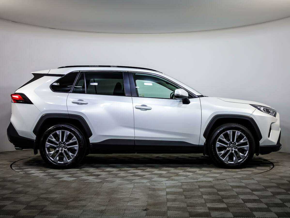 Toyota RAV4 с пробегом — 2021 год. Фото: #2
