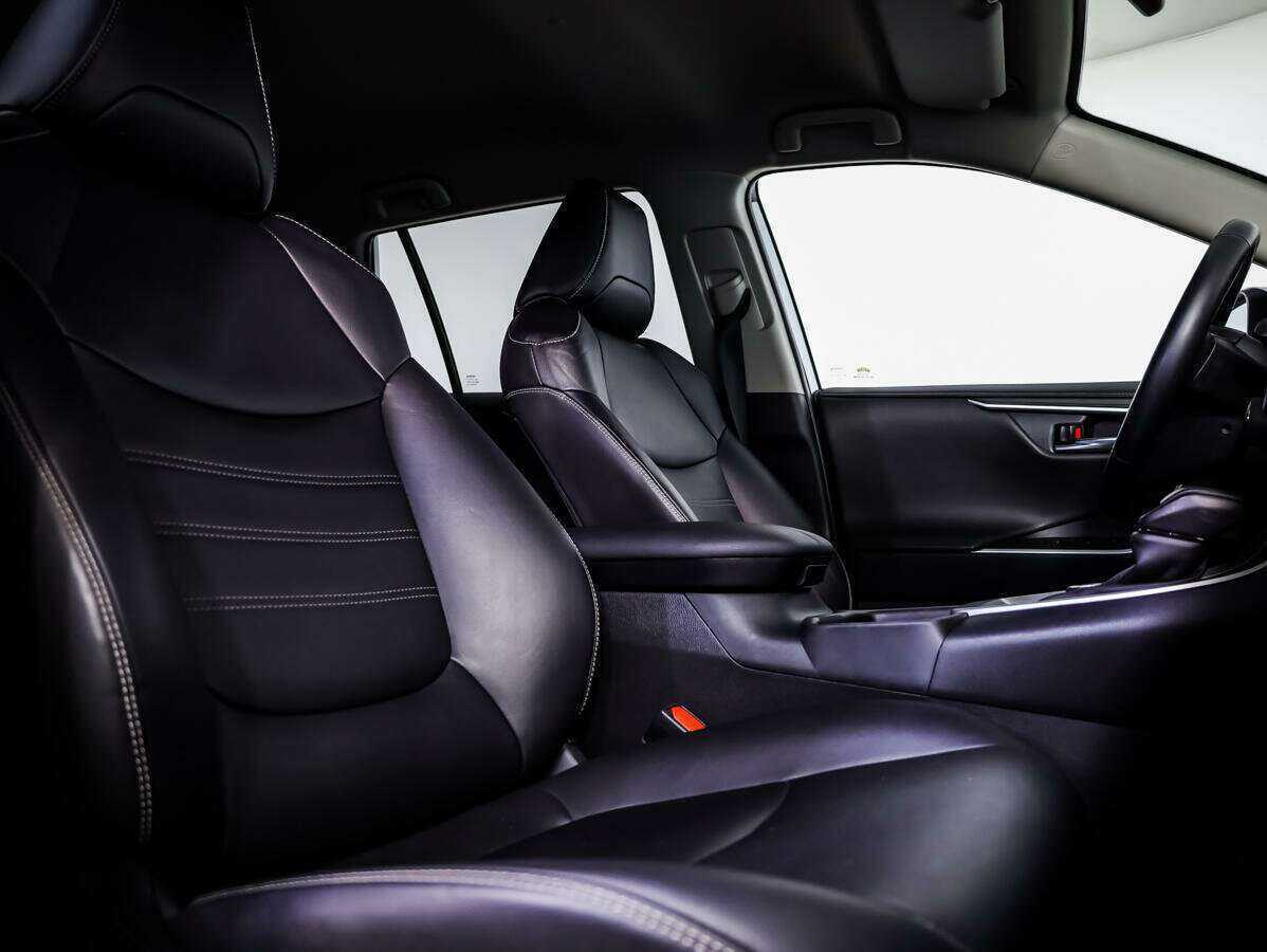 Toyota RAV4 с пробегом — 2021 год. Фото: #10