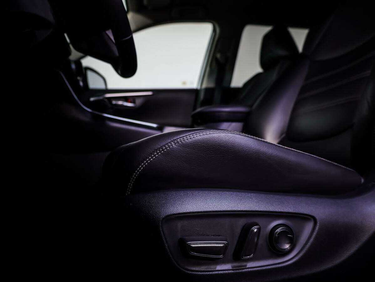 Toyota RAV4 с пробегом — 2021 год. Фото: #11