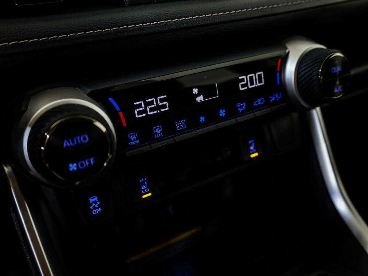 Toyota RAV4 с пробегом — 2021 год. Фото: #13