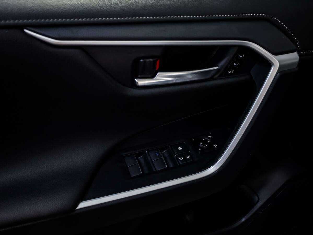 Toyota RAV4 с пробегом — 2021 год. Фото: #15