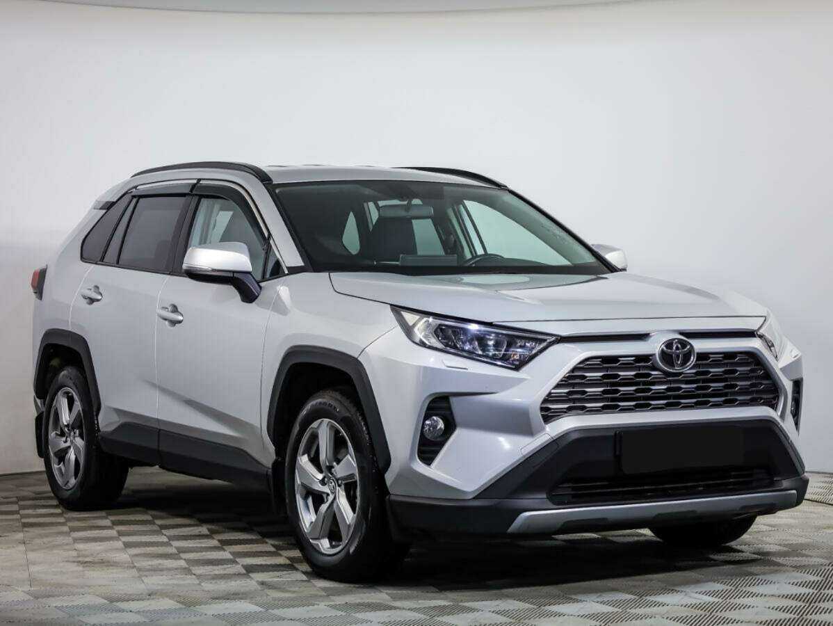 Toyota RAV4 с пробегом — 2020 год. Фото: #1
