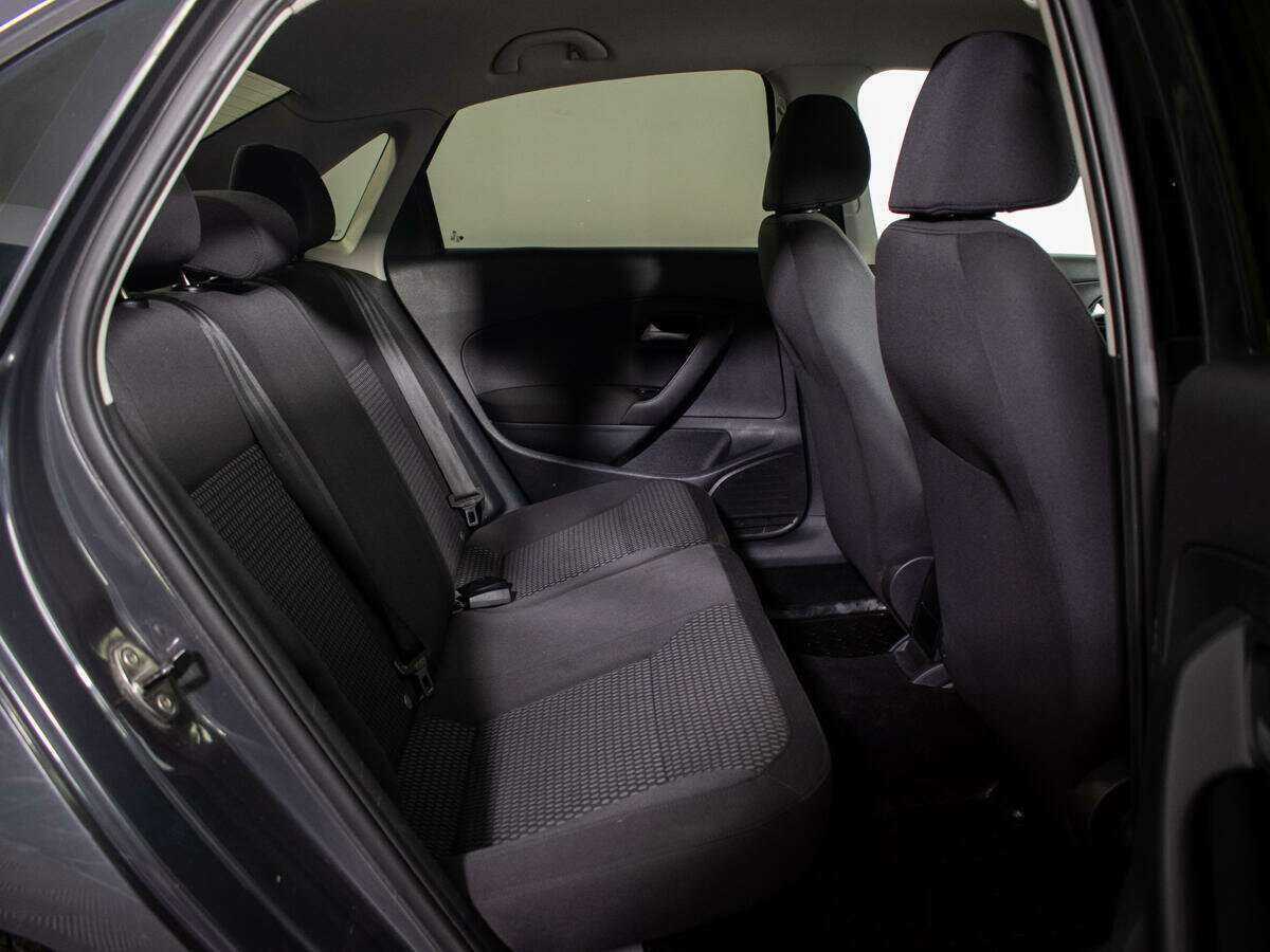 Volkswagen Polo с пробегом — 2011 год. Фото: #7