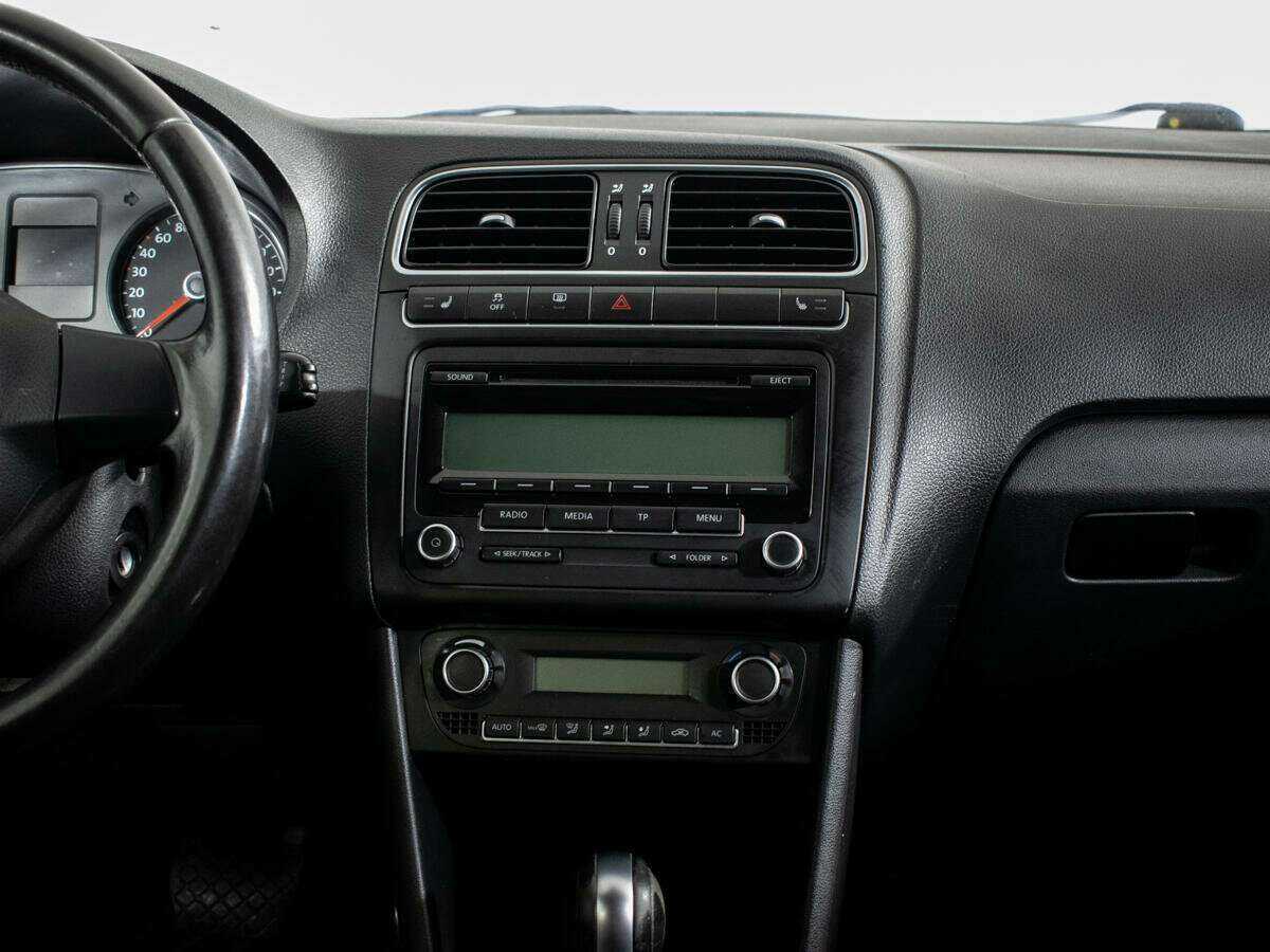 Volkswagen Polo с пробегом — 2011 год. Фото: #8