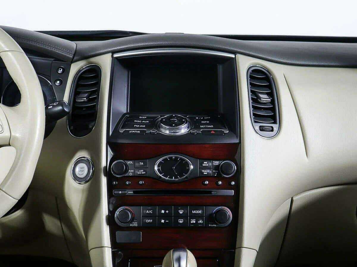 Infiniti QX50 с пробегом — 2015 год. Фото: #11