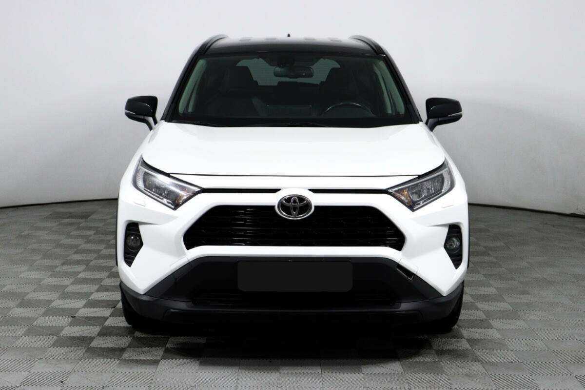Toyota RAV4 с пробегом — 2020 год. Фото: #1
