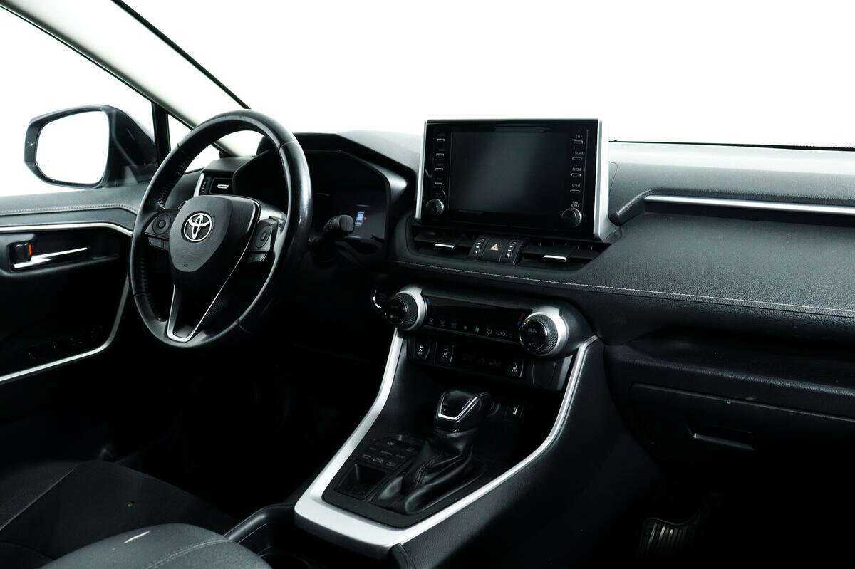 Toyota RAV4 с пробегом — 2020 год. Фото: #8