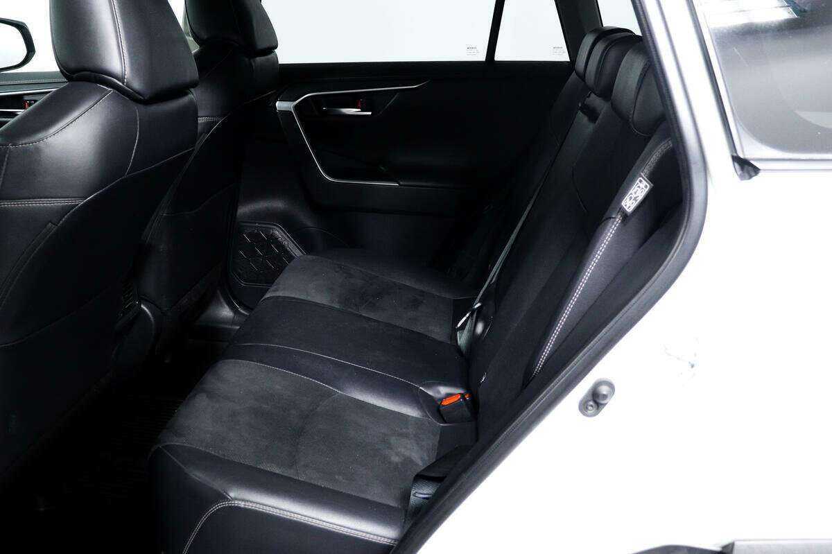 Toyota RAV4 с пробегом — 2020 год. Фото: #11