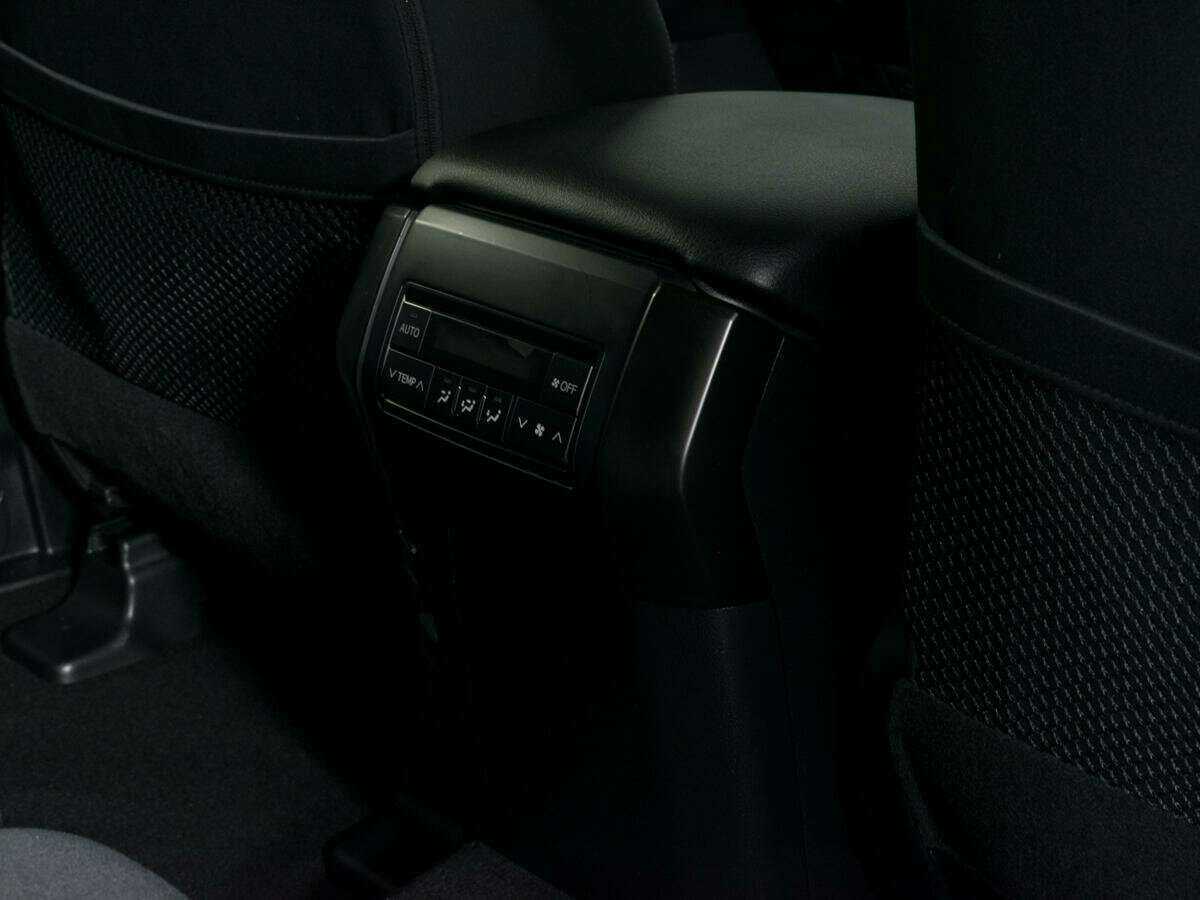 Toyota Land Cruiser Prado с пробегом — 2018 год. Фото: #12