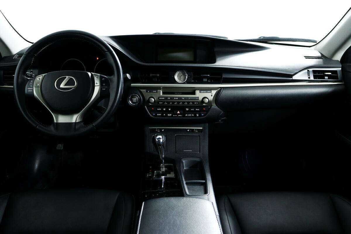 Lexus ES с пробегом — 2012 год. Фото: #10