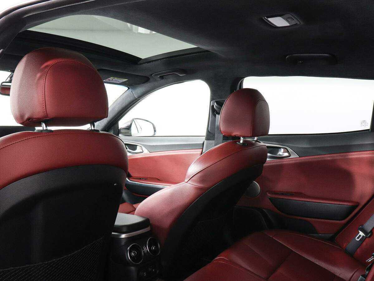 Kia Stinger с пробегом — 2018 год. Фото: #11