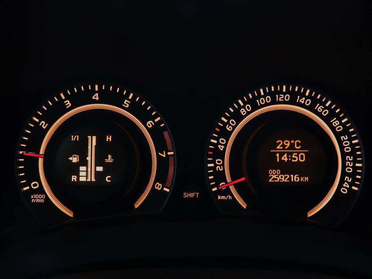 Toyota Auris с пробегом — 2007 год. Фото: #10