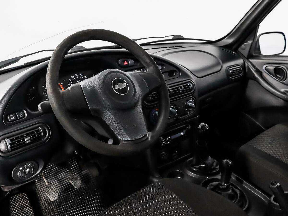 Chevrolet Niva с пробегом — 2011 год. Фото: #8