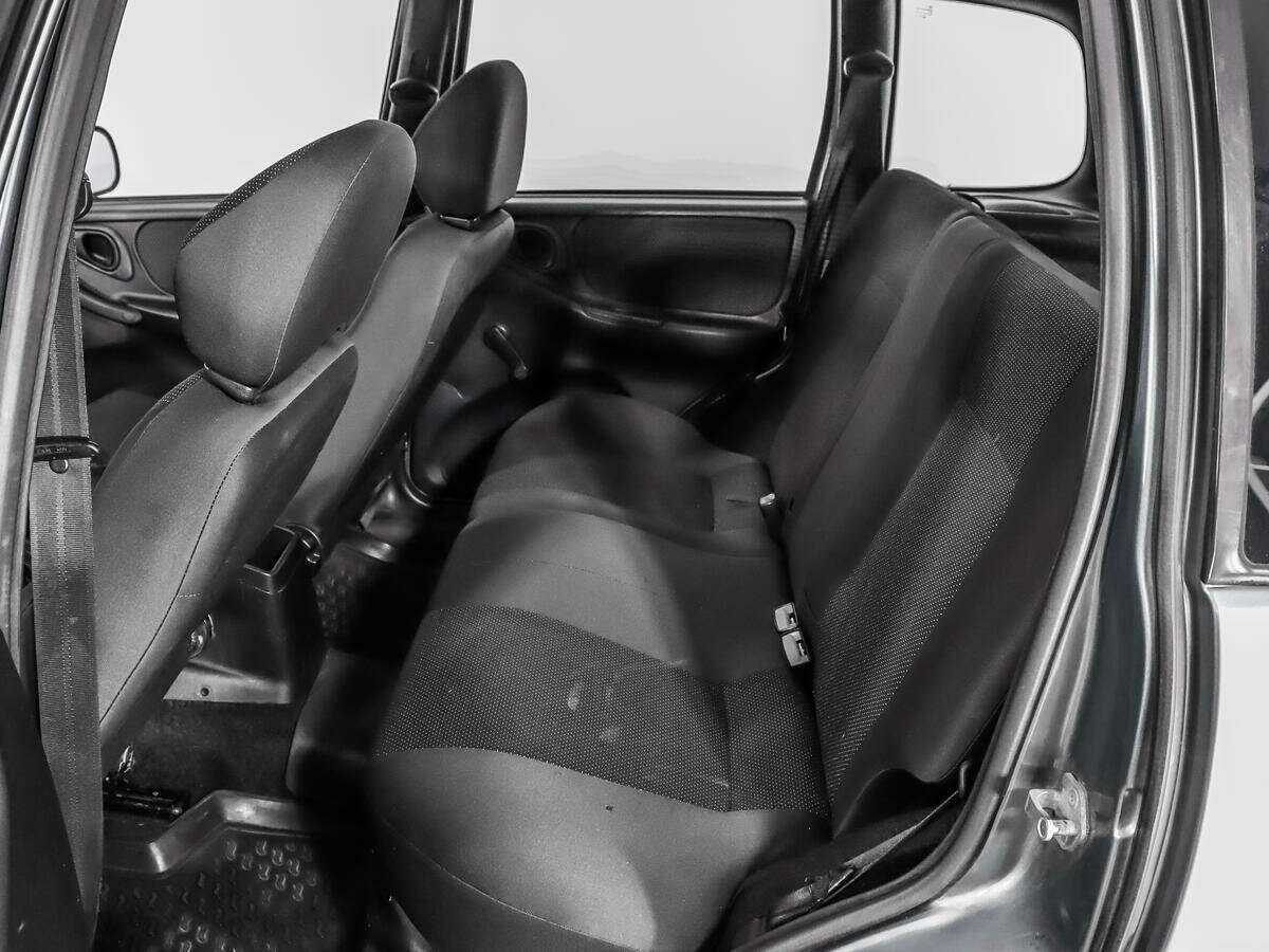 Chevrolet Niva с пробегом — 2011 год. Фото: #10