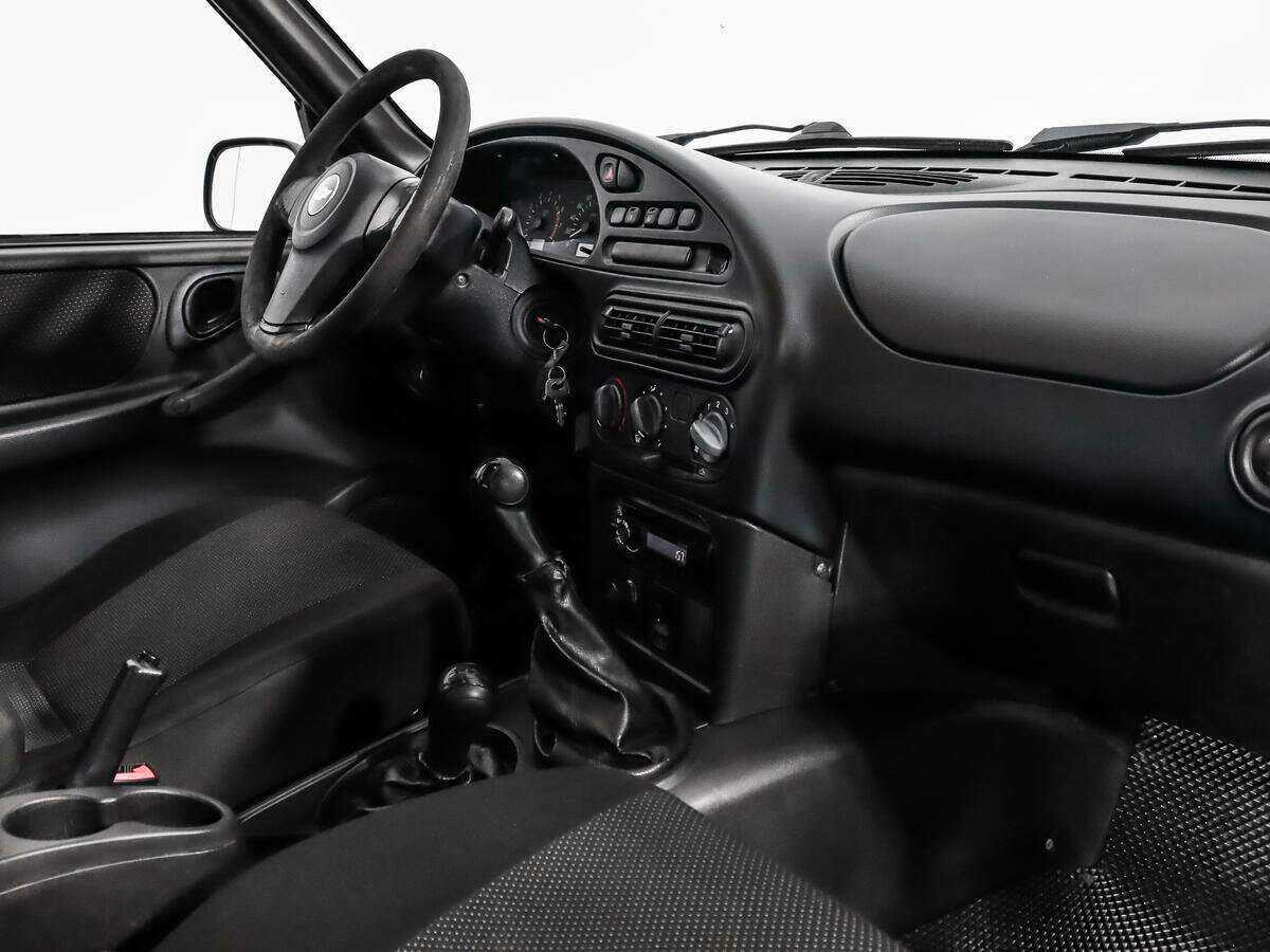 Chevrolet Niva с пробегом — 2011 год. Фото: #11