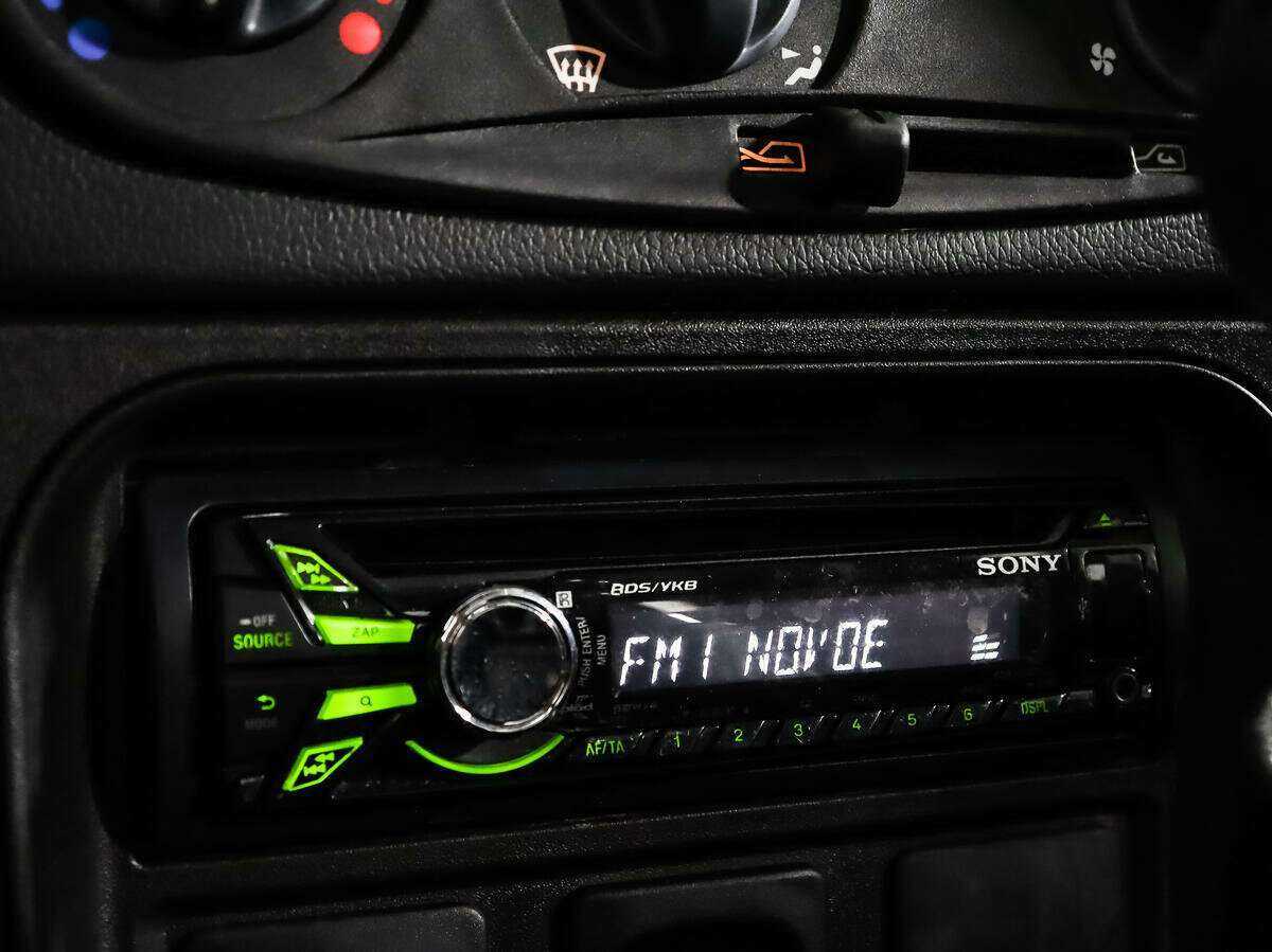 Chevrolet Niva с пробегом — 2011 год. Фото: #13