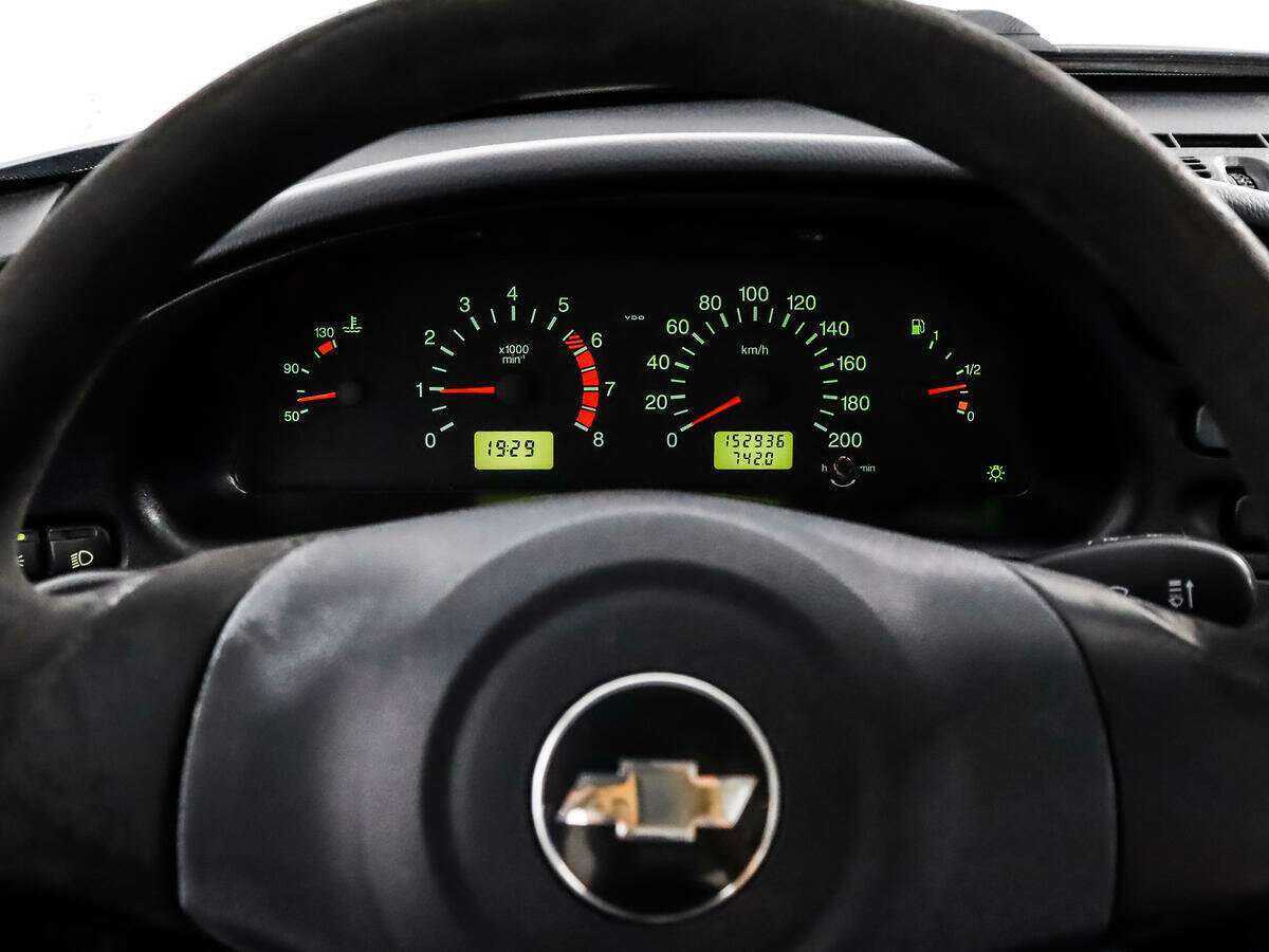 Chevrolet Niva с пробегом — 2011 год. Фото: #15