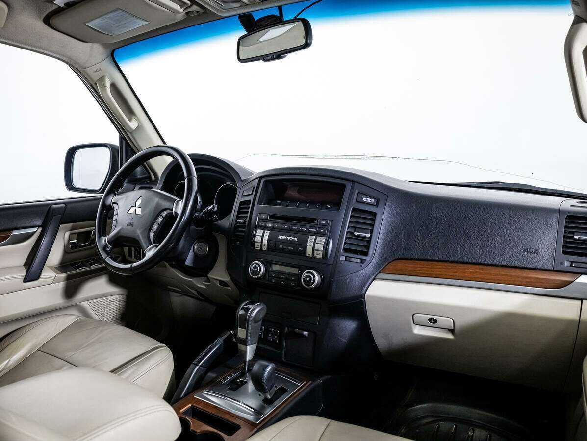 Mitsubishi Pajero с пробегом — 2008 год. Фото: #8