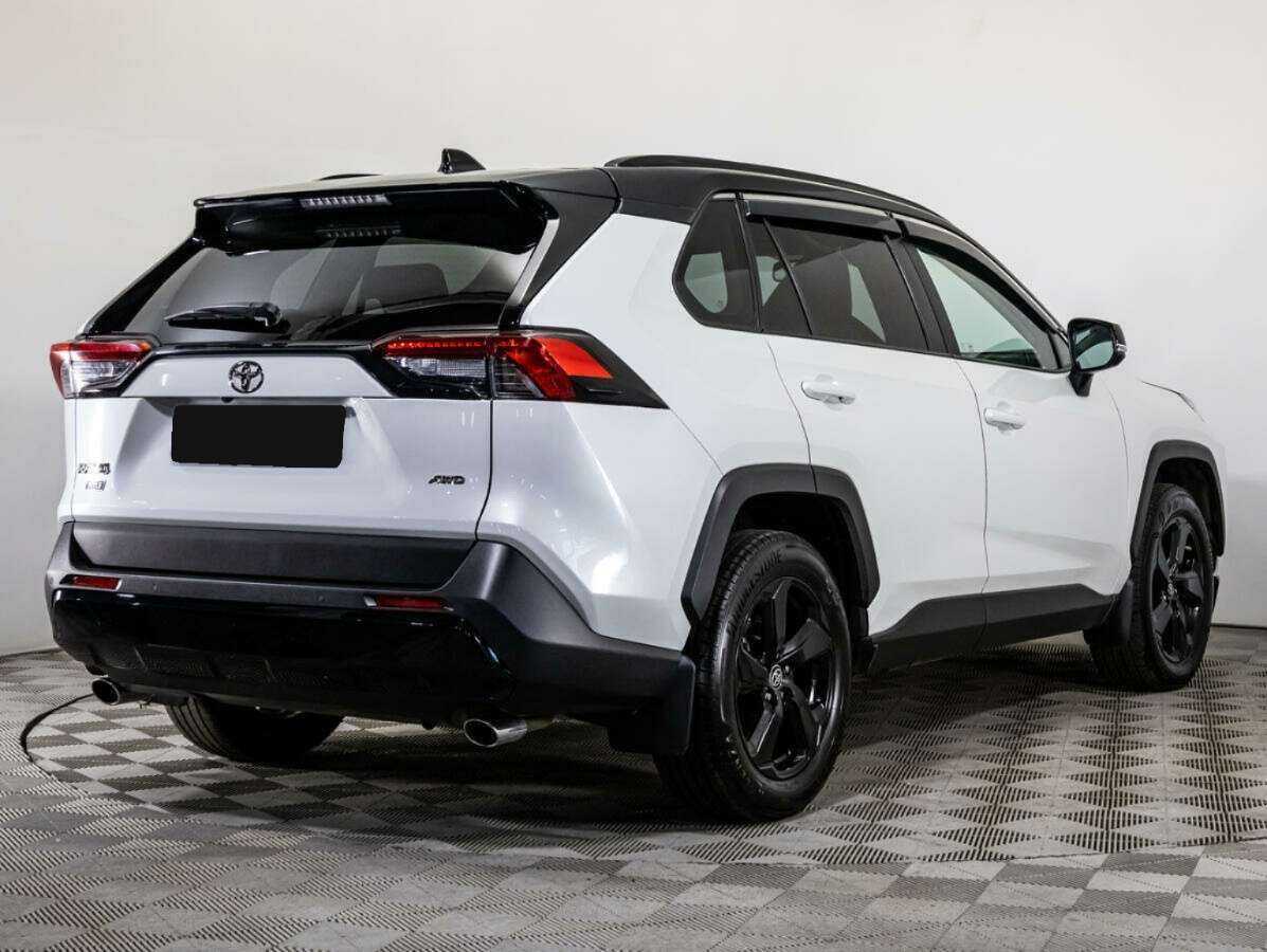 Toyota RAV4 с пробегом — 2020 год. Фото: #3