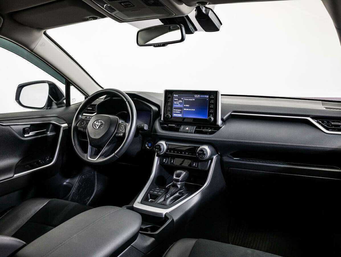 Toyota RAV4 с пробегом — 2020 год. Фото: #6