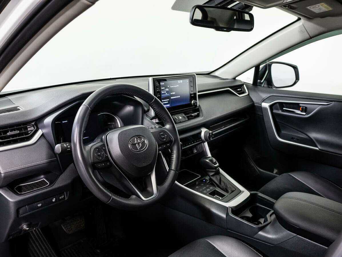 Toyota RAV4 с пробегом — 2020 год. Фото: #8