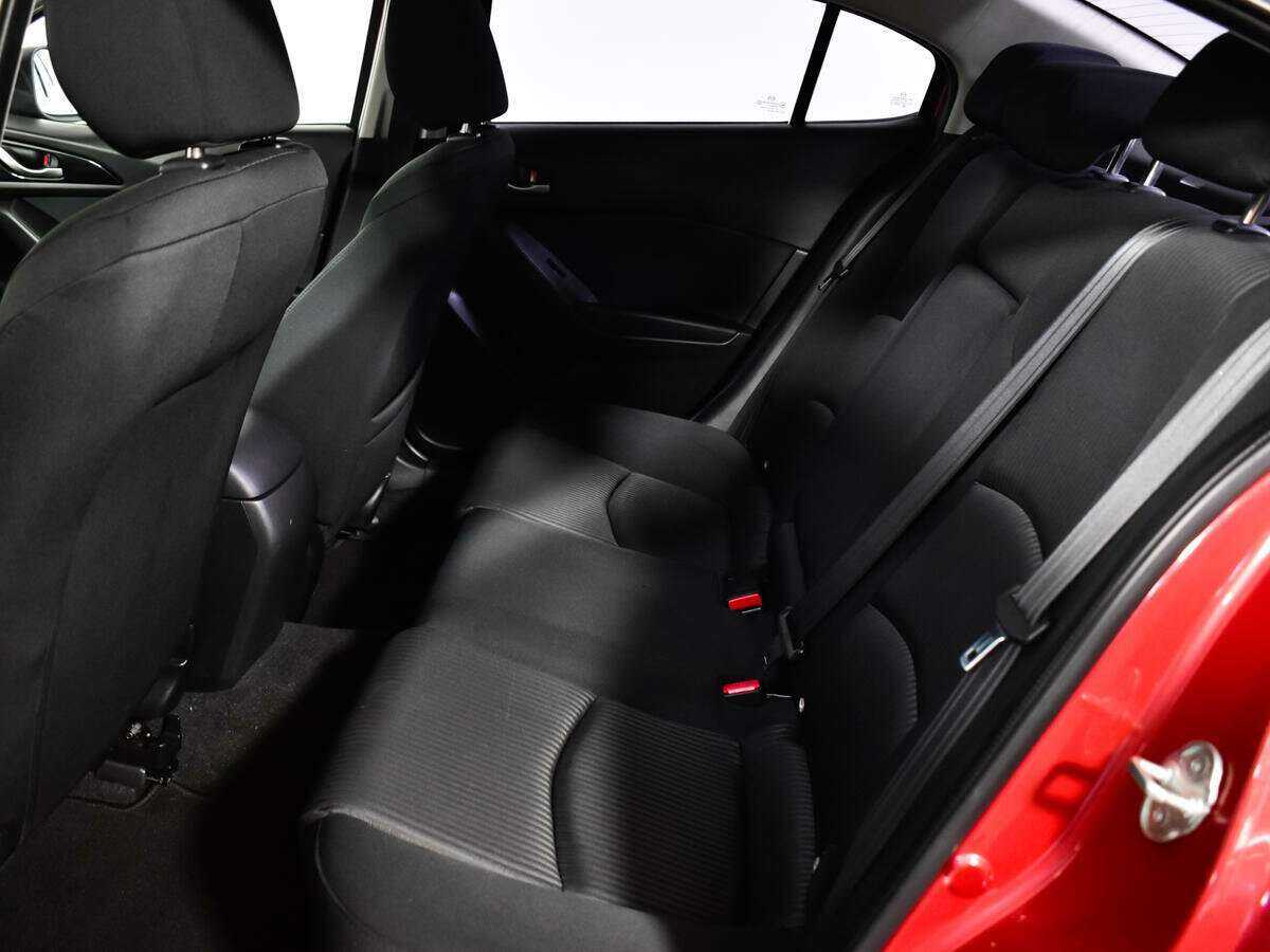 Mazda 3 с пробегом — 2015 год. Фото: #9