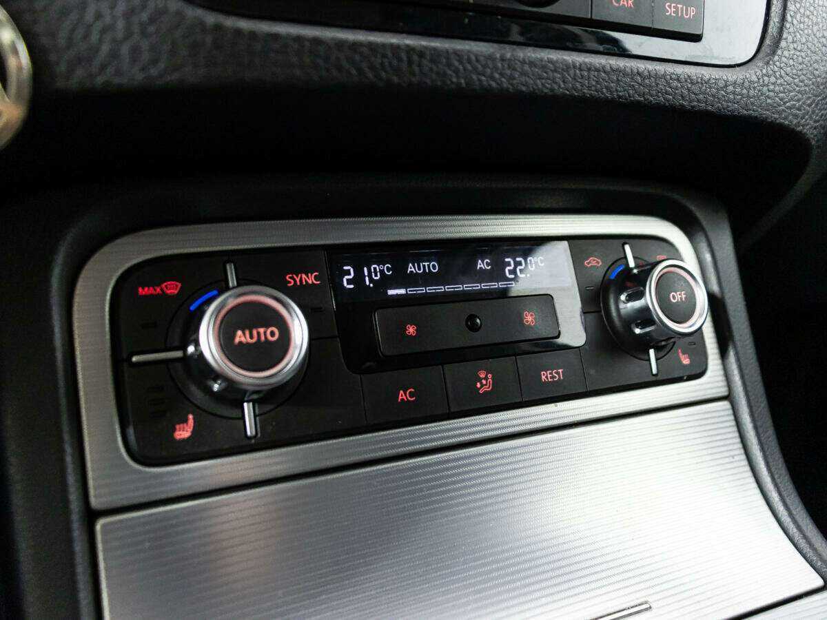 Volkswagen Touareg с пробегом — 2012 год. Фото: #19