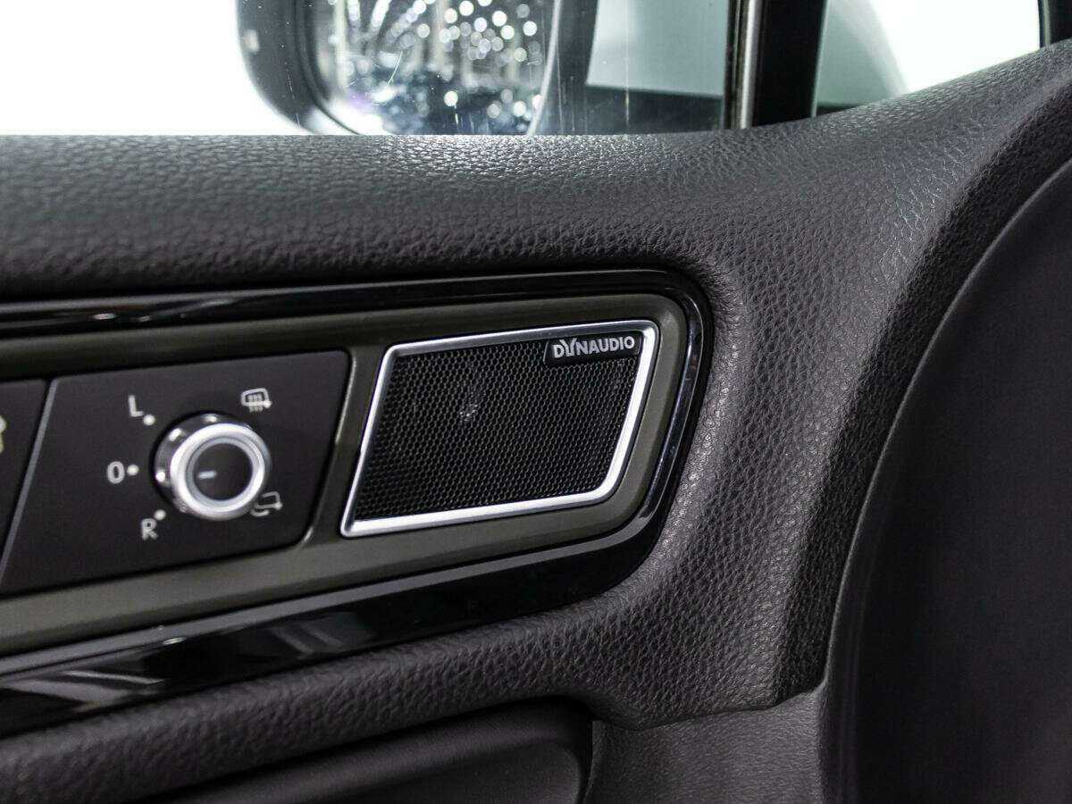 Volkswagen Touareg с пробегом — 2012 год. Фото: #21