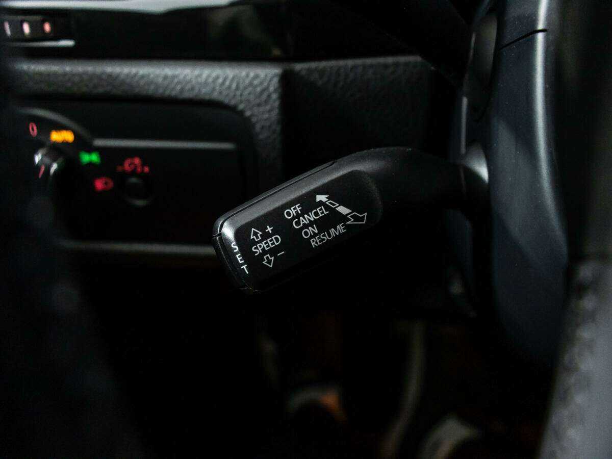 Volkswagen Touareg с пробегом — 2012 год. Фото: #22