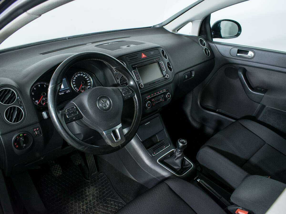 Volkswagen Golf Plus с пробегом — 2011 год. Фото: #12