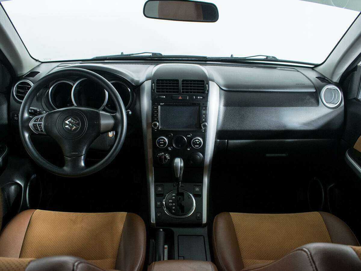 Suzuki Grand Vitara с пробегом — 2012 год. Фото: #10