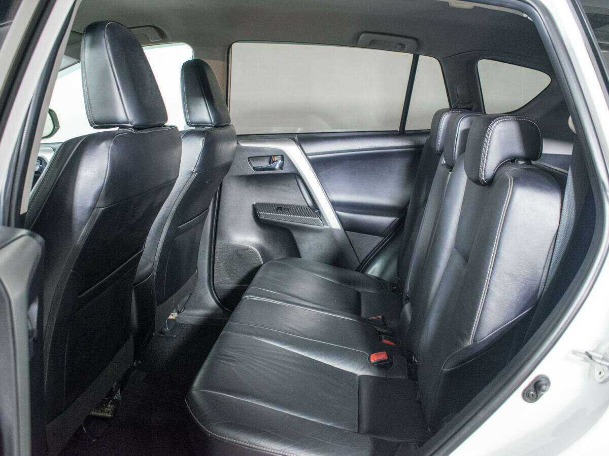 Toyota RAV4 с пробегом — 2013 год. Фото: #9