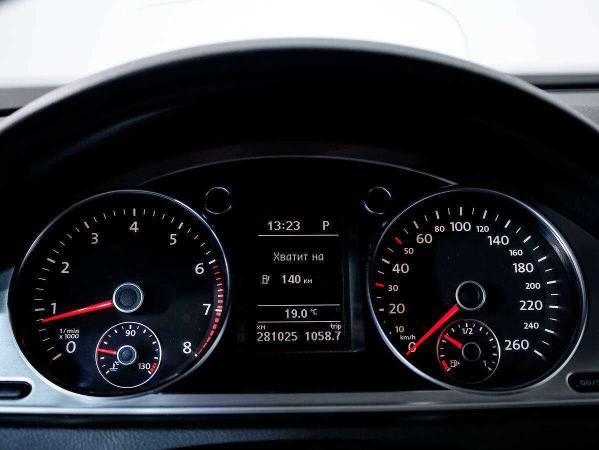 Volkswagen Passat с пробегом — 2011 год. Фото: #9