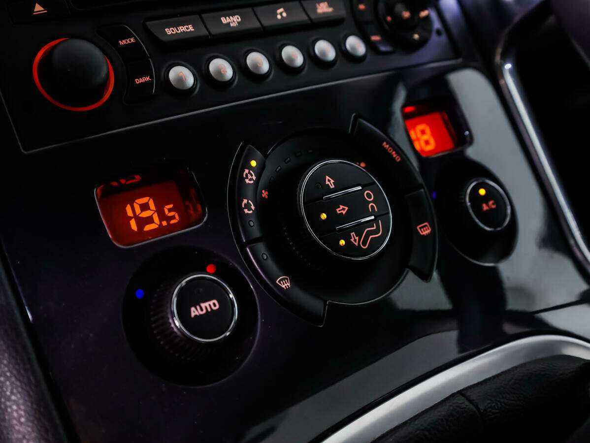 Peugeot 3008 с пробегом — 2011 год. Фото: #11