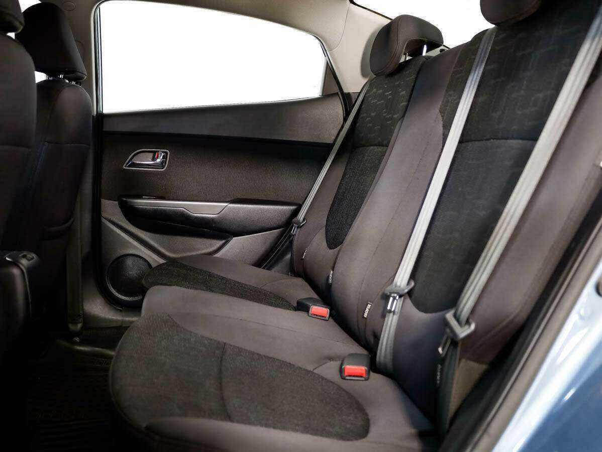 Kia Rio с пробегом — 2011 год. Фото: #9