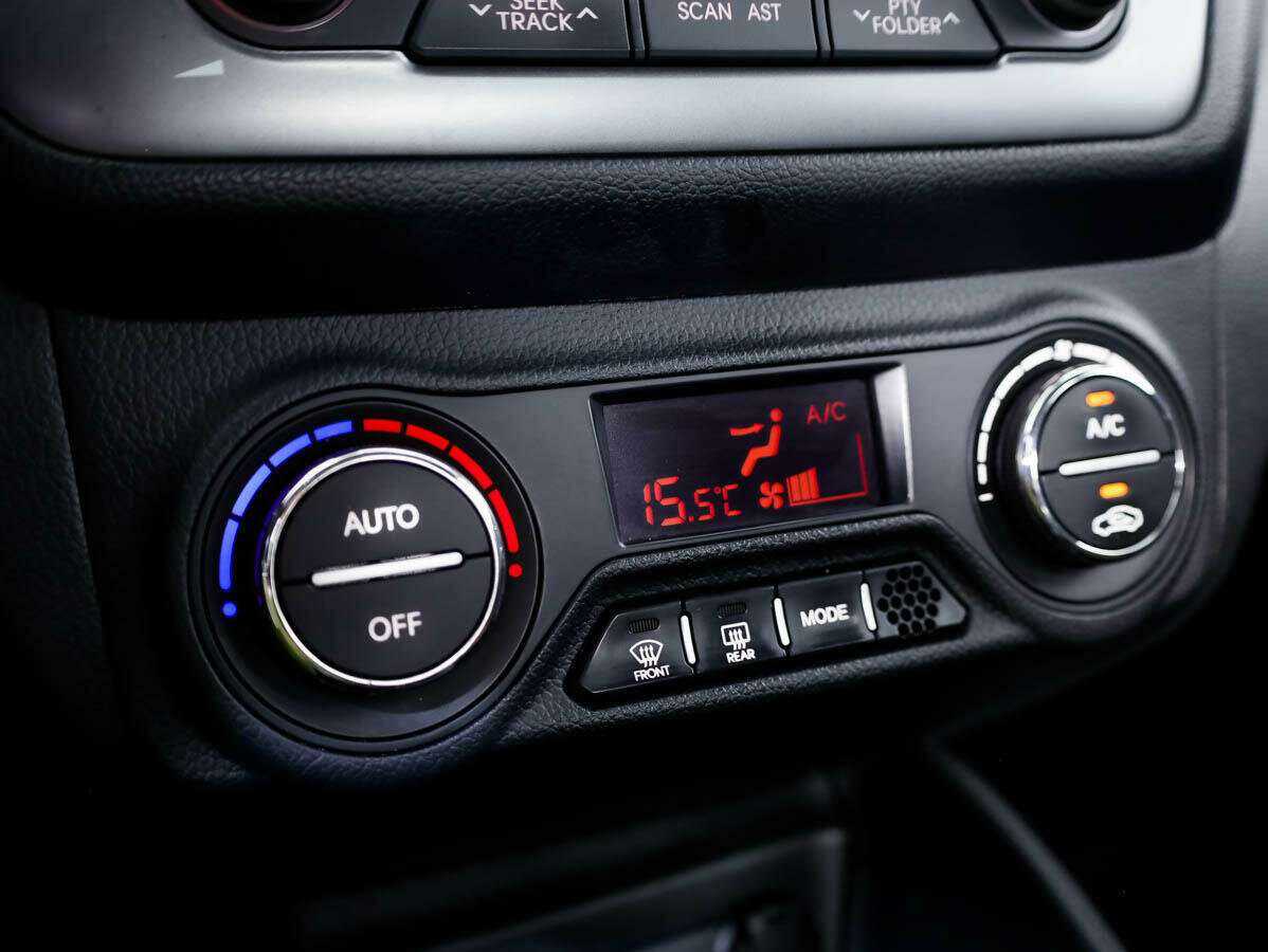 Kia Rio с пробегом — 2011 год. Фото: #13