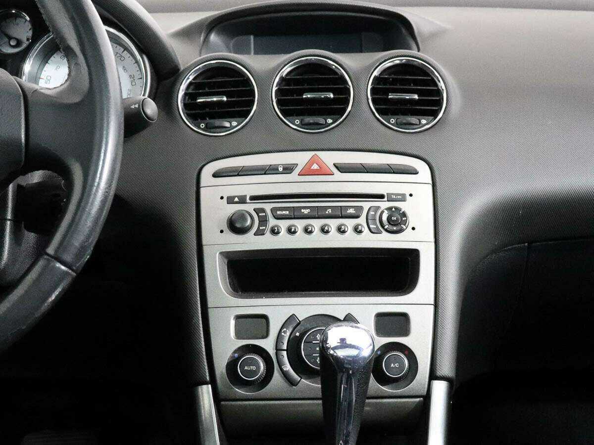 Peugeot 308 с пробегом — 2010 год. Фото: #9