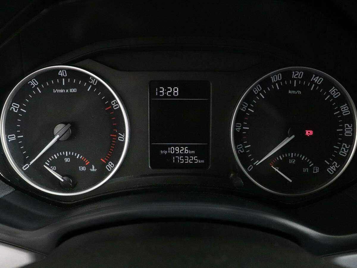 Skoda Octavia с пробегом — 2011 год. Фото: #8