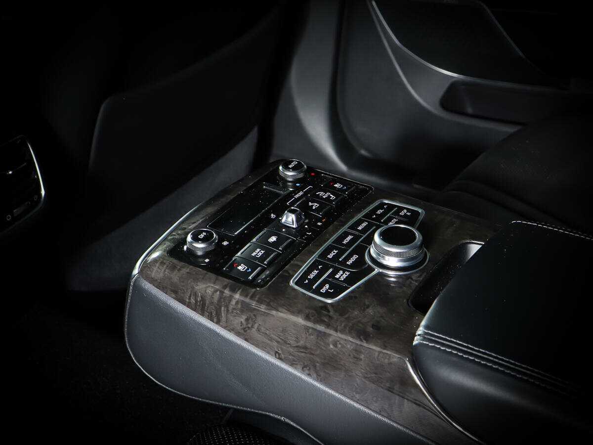 Kia Quoris с пробегом — 2015 год. Фото: #15