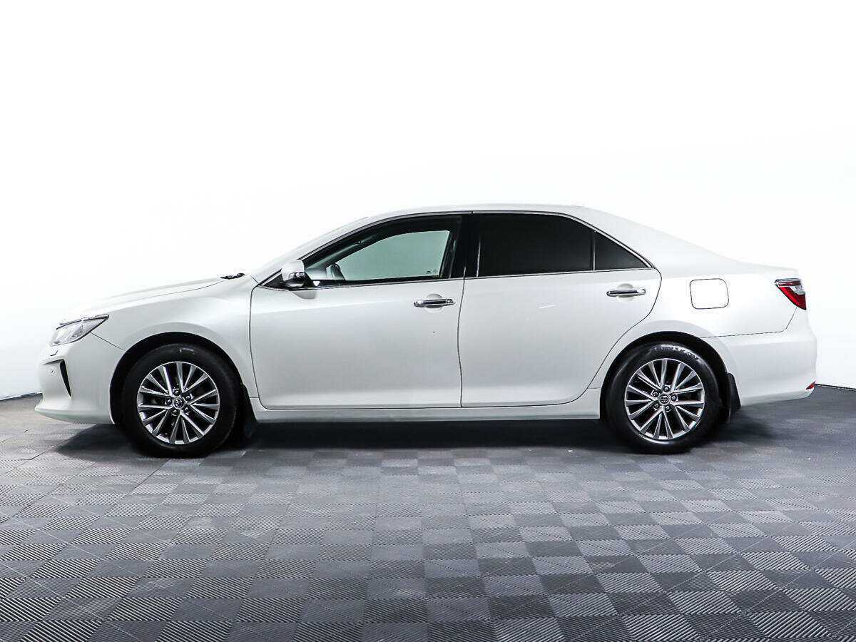 Toyota Camry с пробегом — 2017 год. Фото: #2