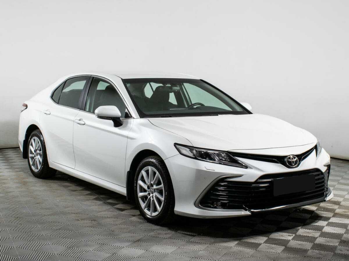 Toyota Camry с пробегом — 2021 год. Фото: #1