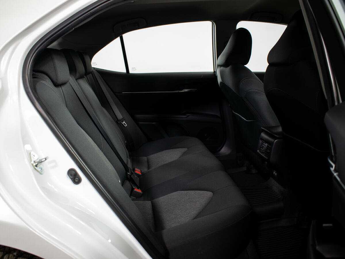 Toyota Camry с пробегом — 2021 год. Фото: #6